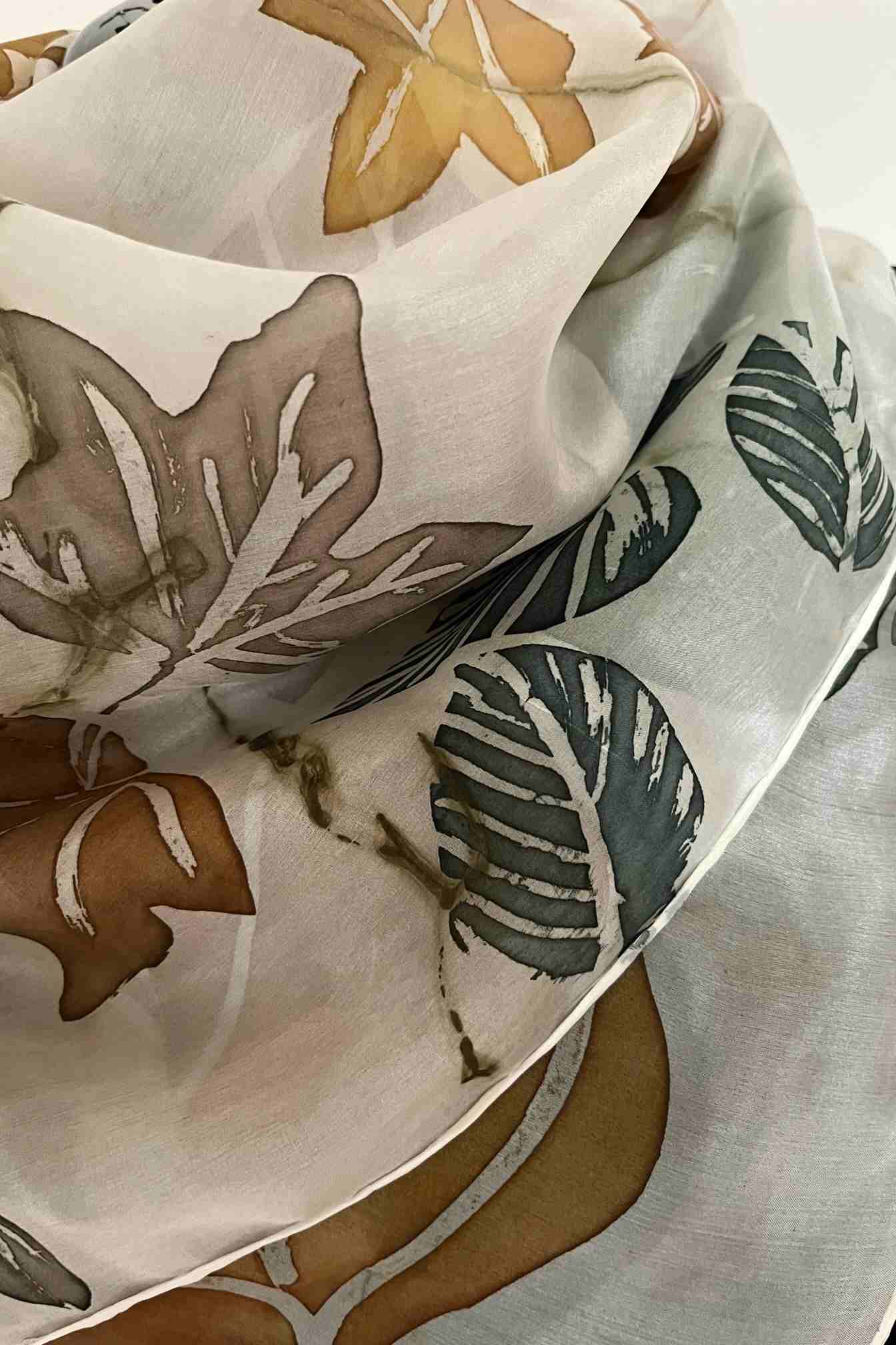 Hedvábný šátek podzimní listy