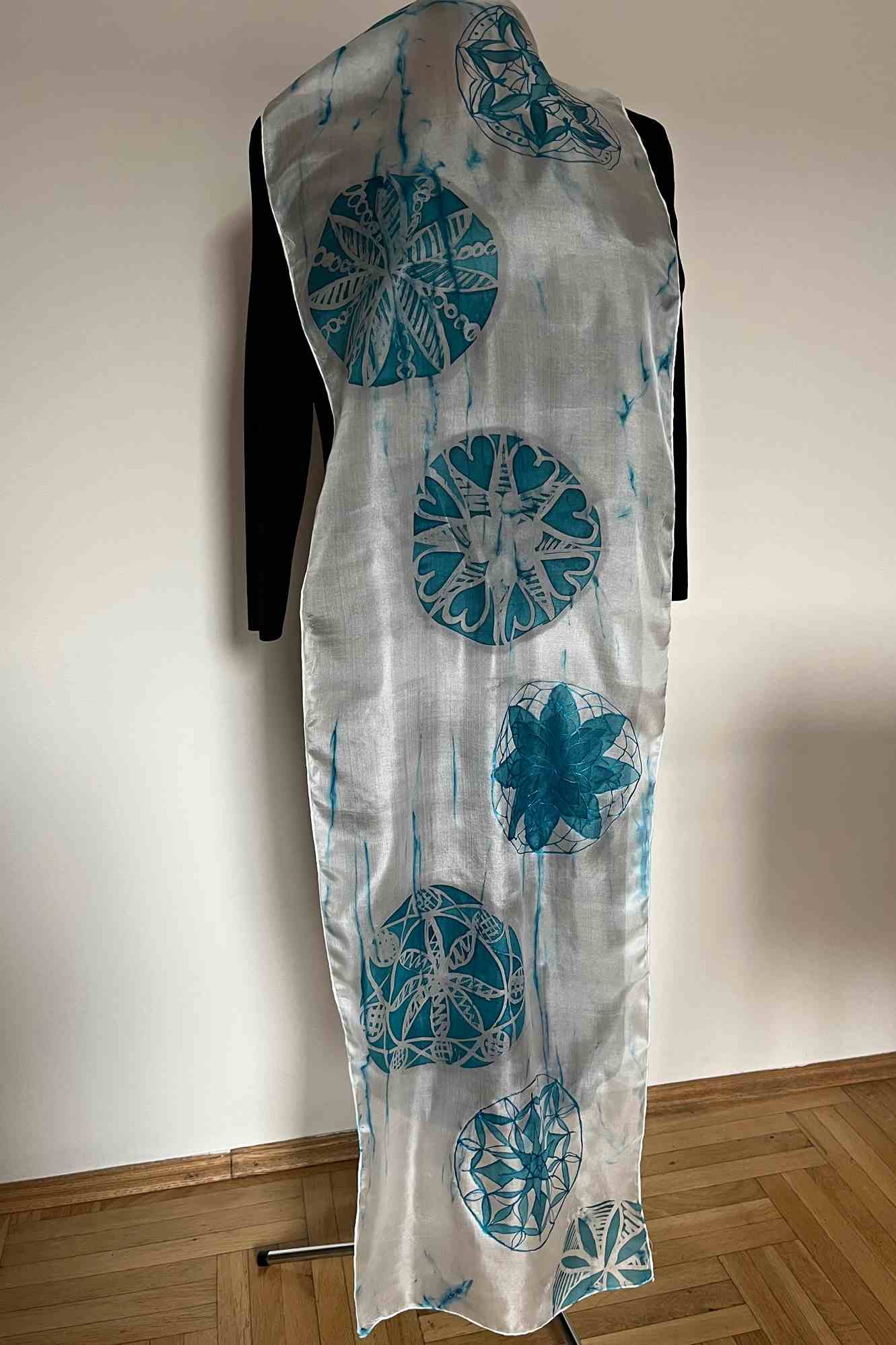 hedvábný šátek/šál malovaný mandaly