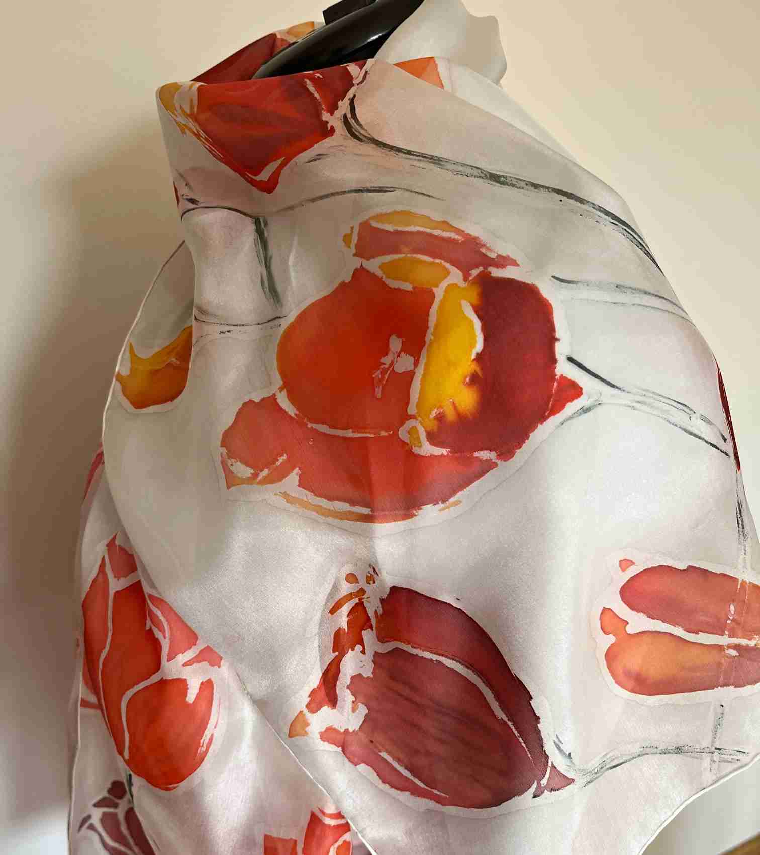 Hedvábný šál tulipány červená a žlutá