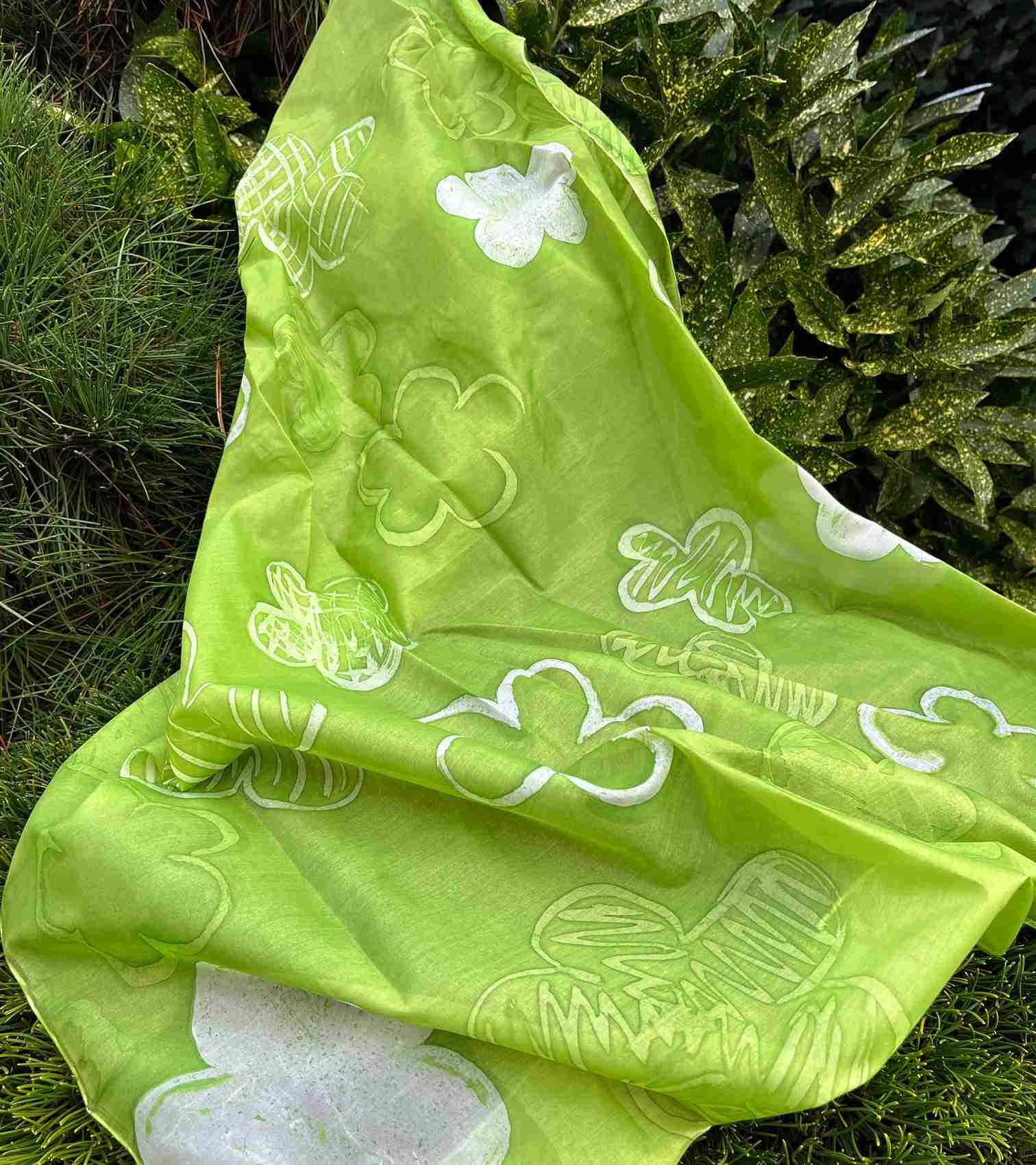 Hedvábný šátek jarní zelená