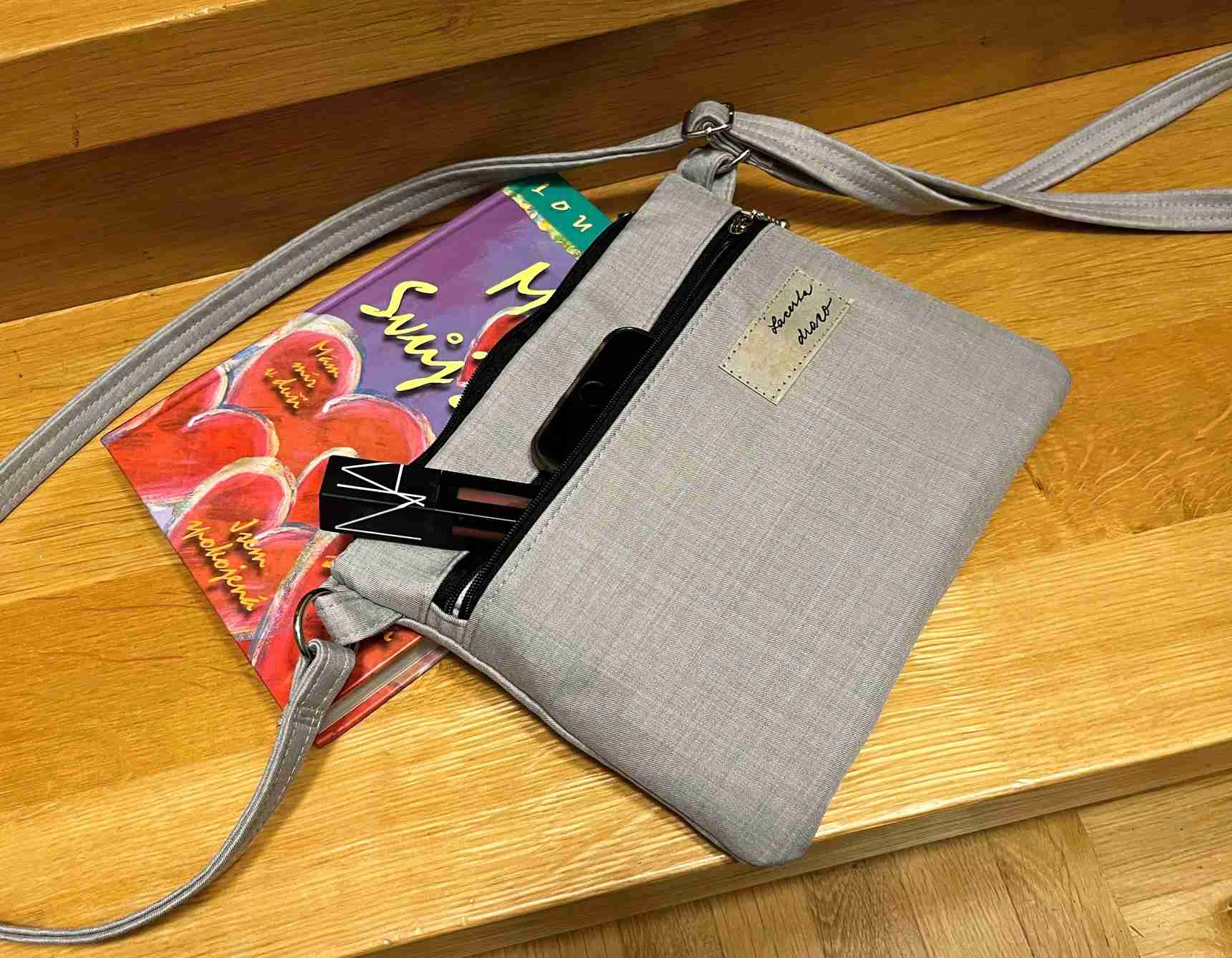 Maličká crossbody taška světle šedá