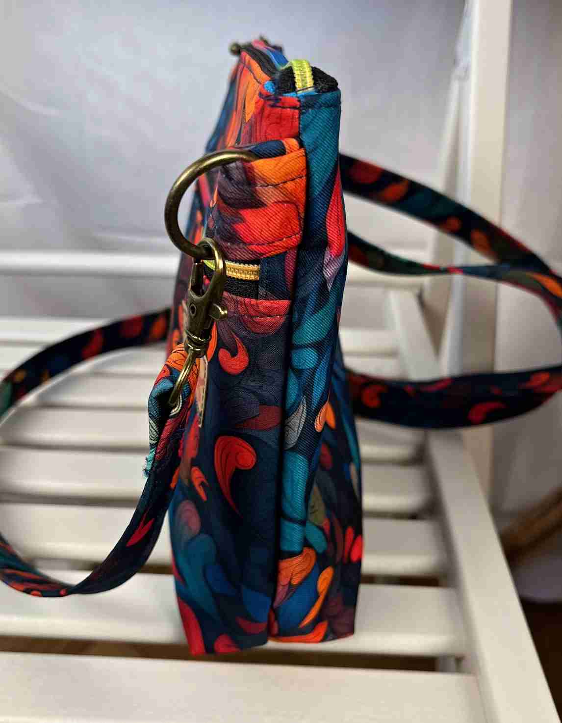 Malá kabelka crossbody "Maličká" barevný vřes širší