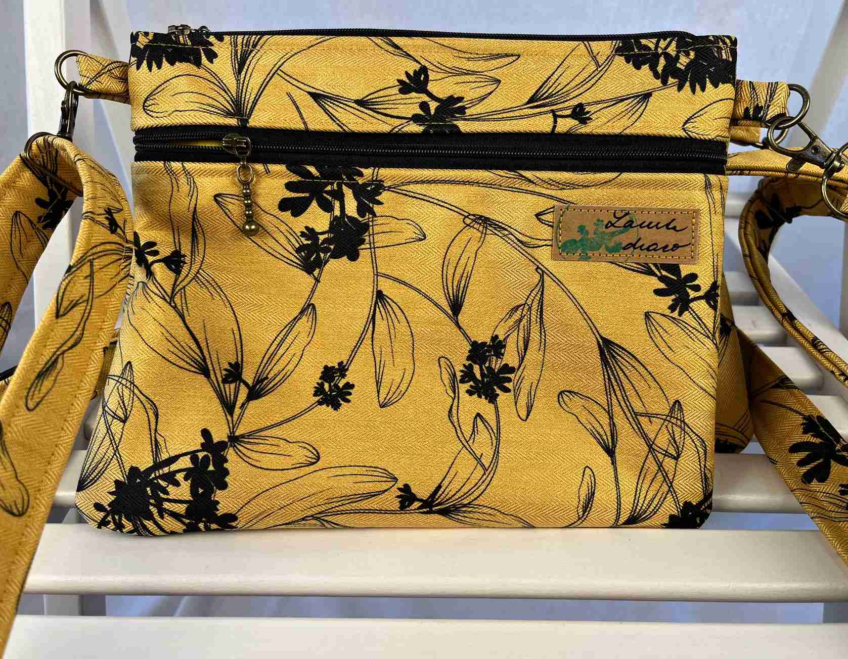 Malá kabelka crossbody "Maličká" žlutá s květy kmínu