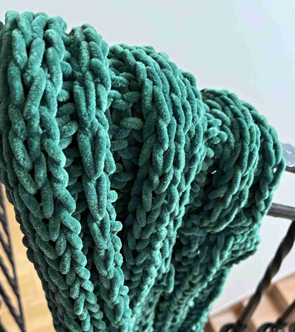 Nákrčník pletený tmavě zelený