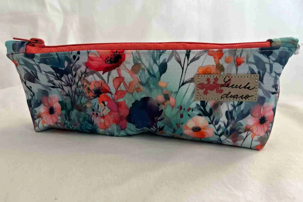 penálek na tužky barevné květy oranžový zip