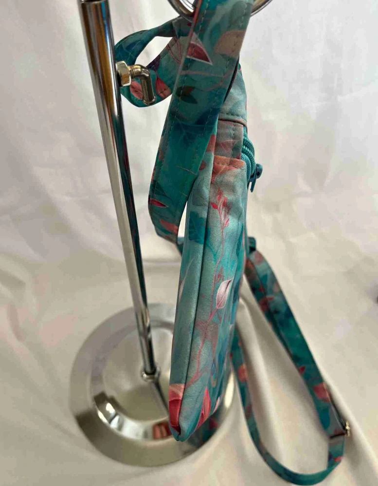 Malá kabelka crossbody "Maličká" duhové lískty oranžový zip