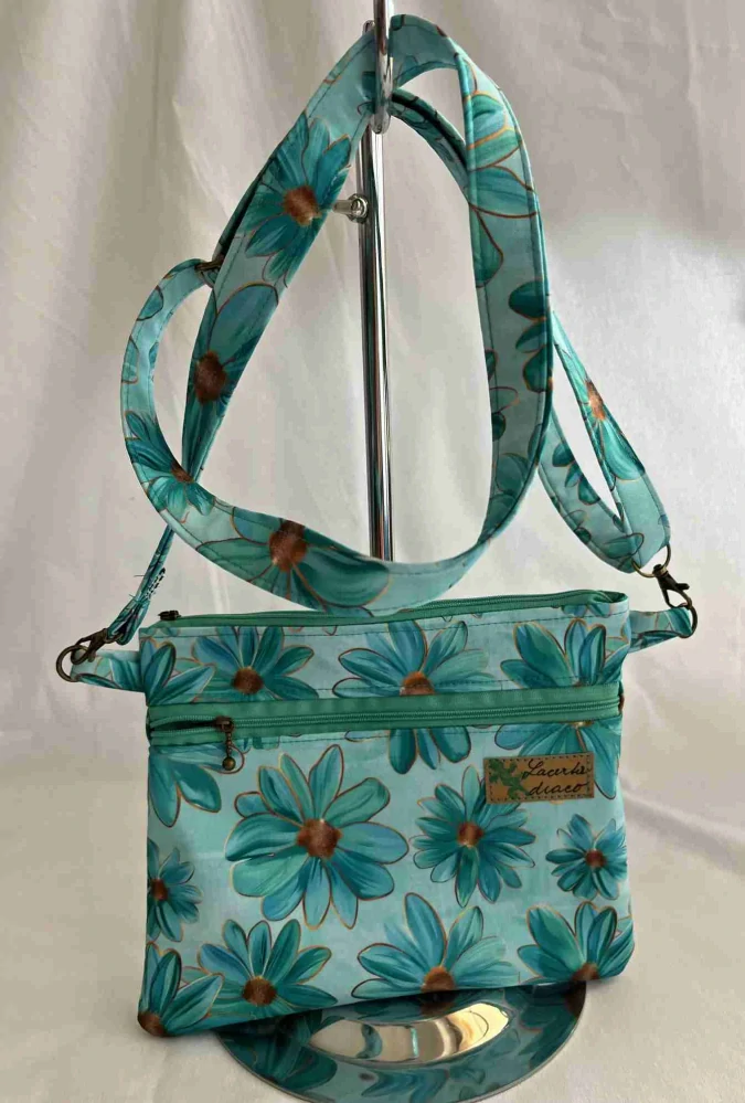 Malá kabelka crossbody "Maličká" tyrkysová s velkými květy