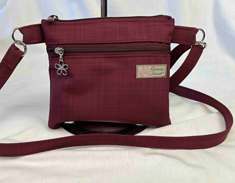 Malá kabelka crossbody "Maličká" tmavá purpurová