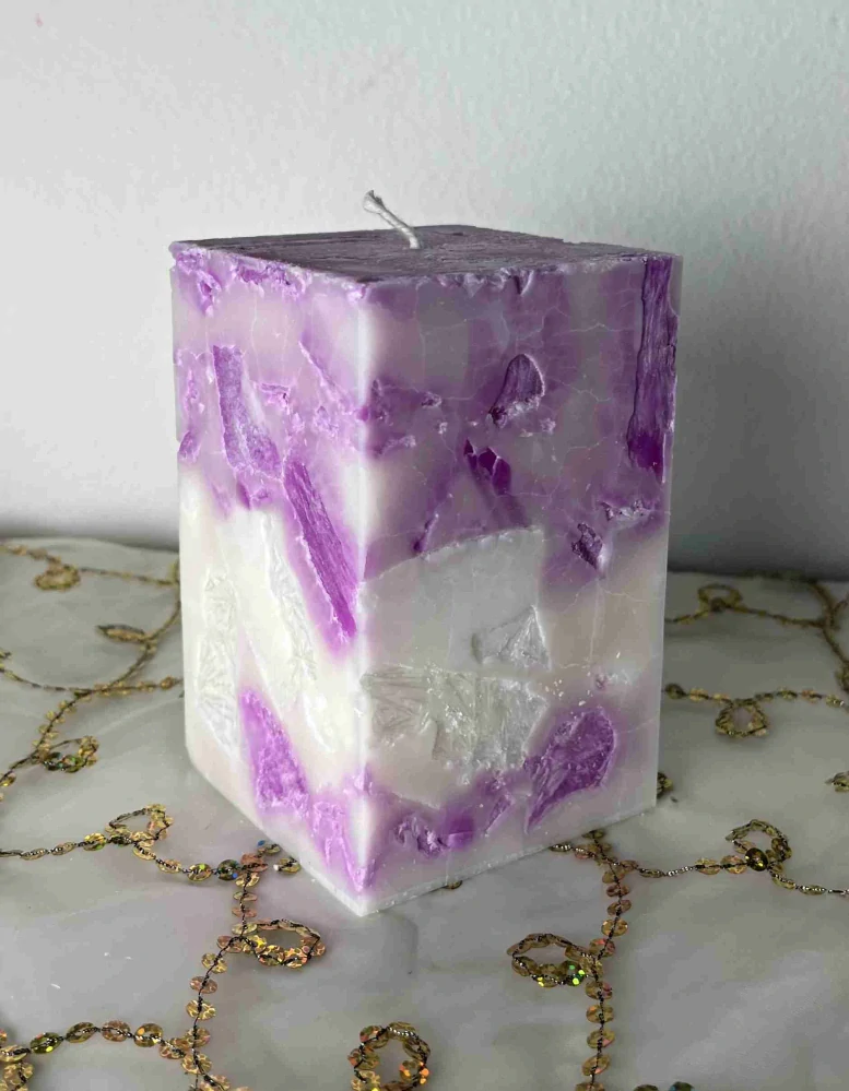 Svíčka fialovo bílá kvádr krystaly