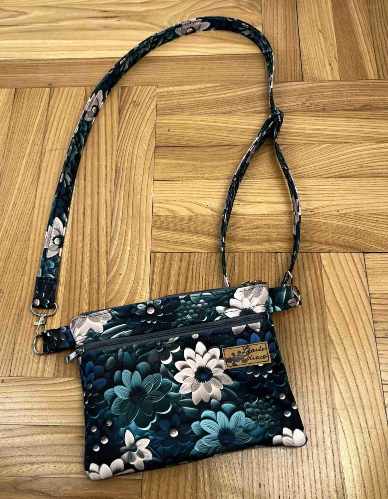 Malá kabelka crossbody  3d květy modré