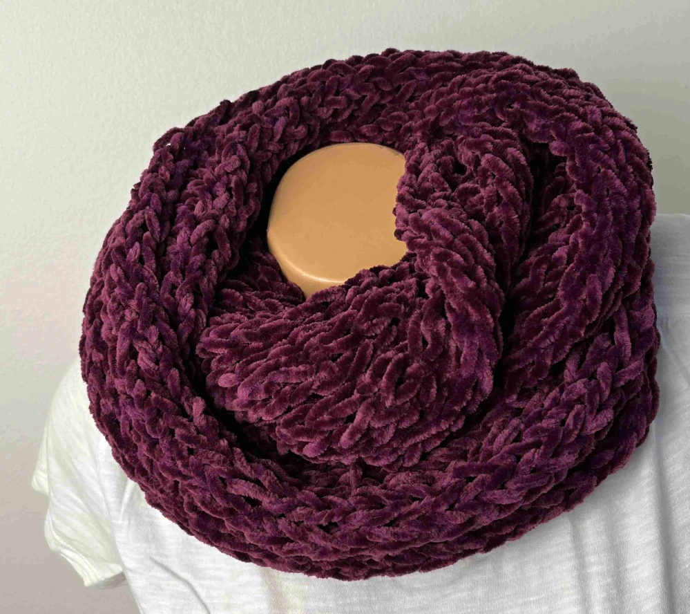 Nákrčník pletený tmavě purpurová