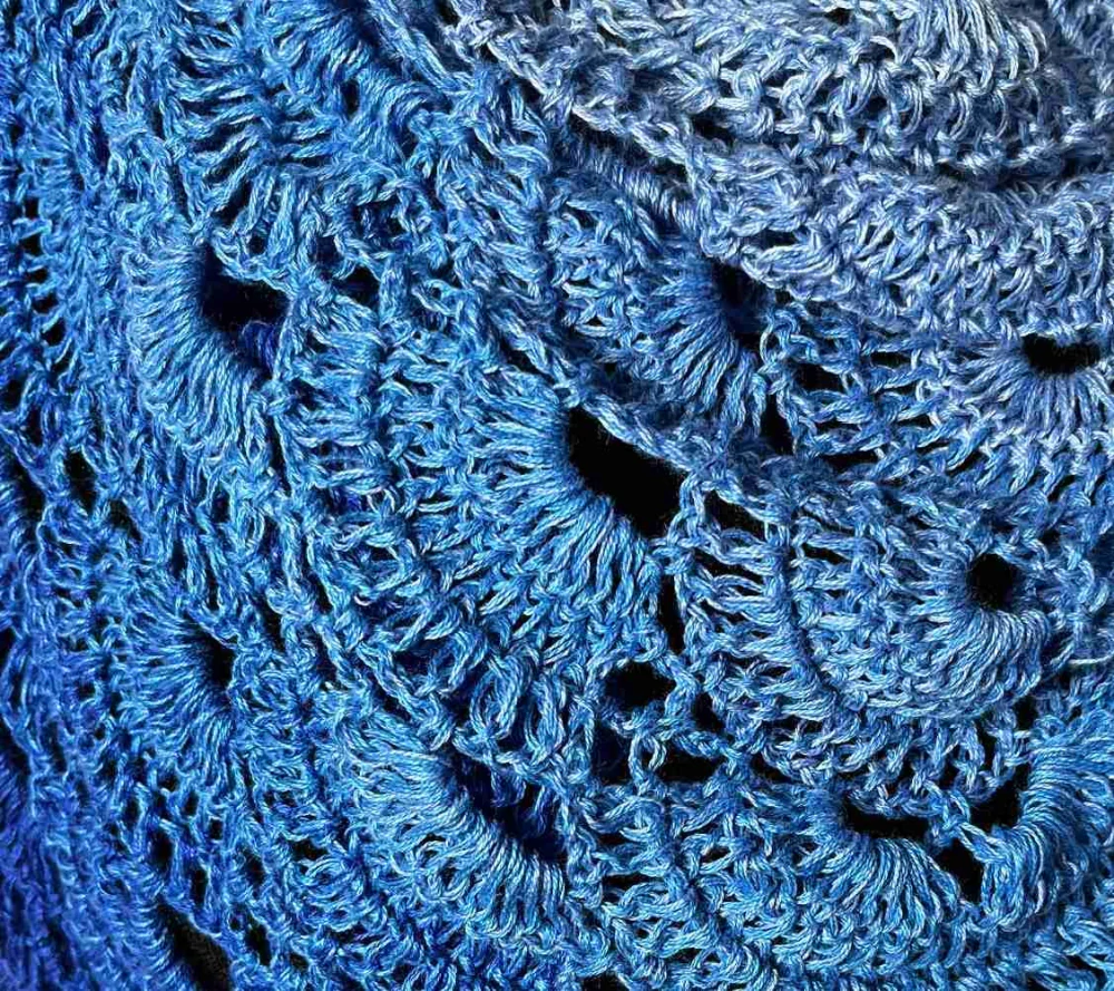 háčkovaný šátek modrý