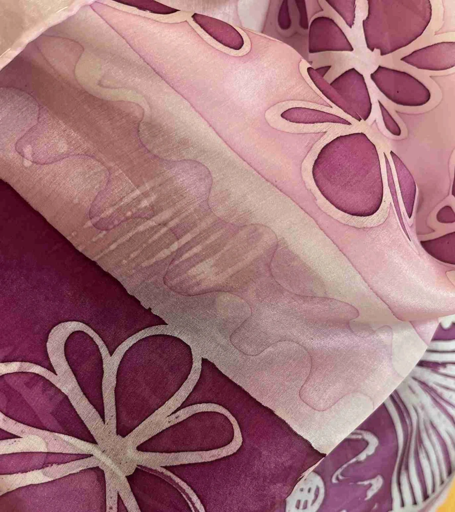 hedvábný šátek kytičky purpurová