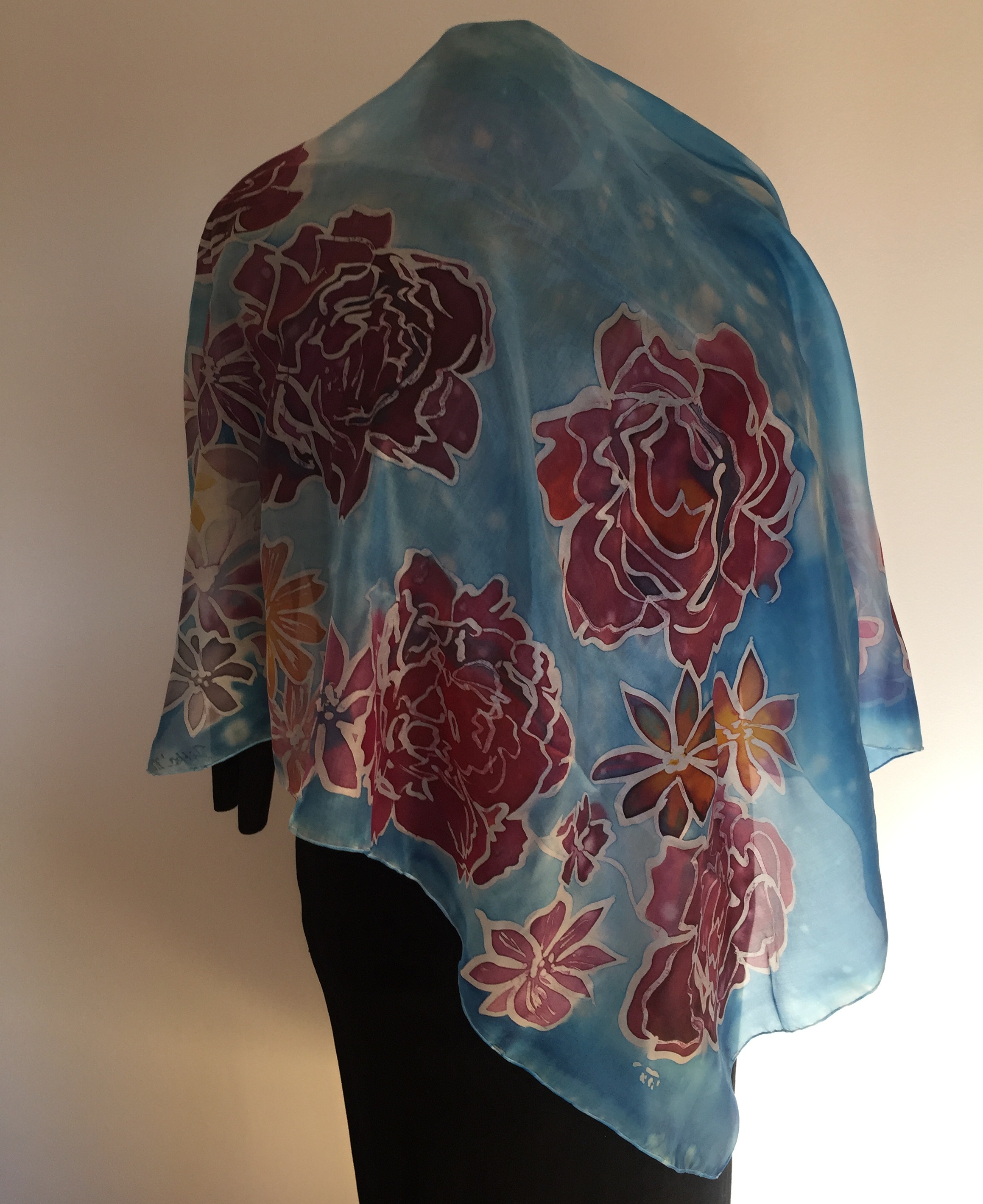 Hedvábný šátek květy s modrou