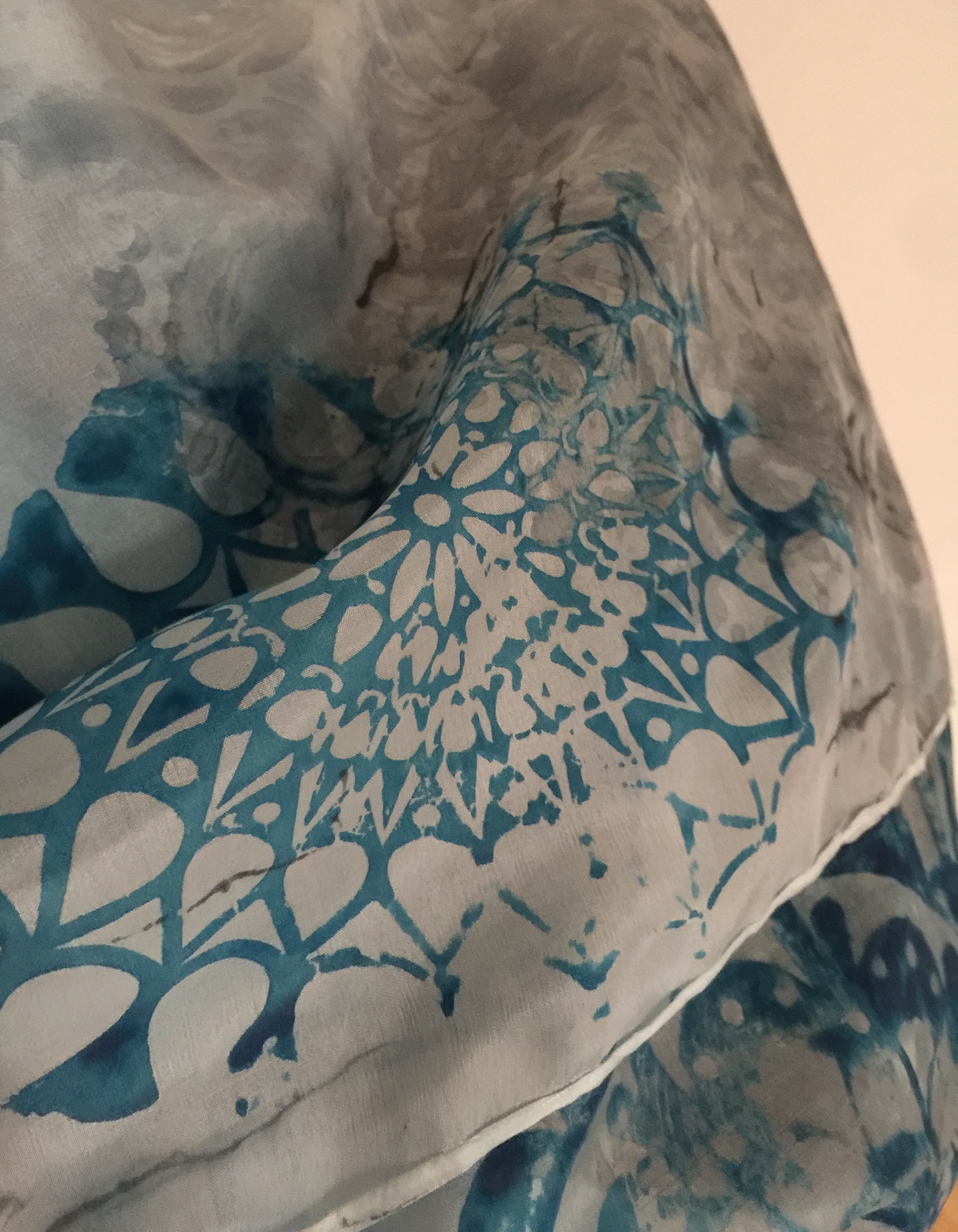 Hedvábný šátek  mandaly petrolejová 