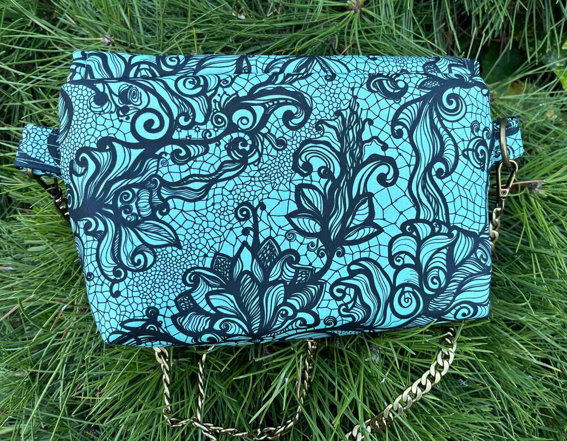 Malá kabelka Margiela mátová s černou krajkou