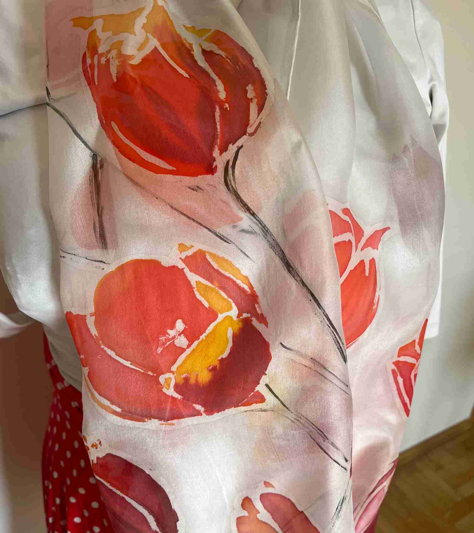 Hedvábný šál tulipány červená a žlutá