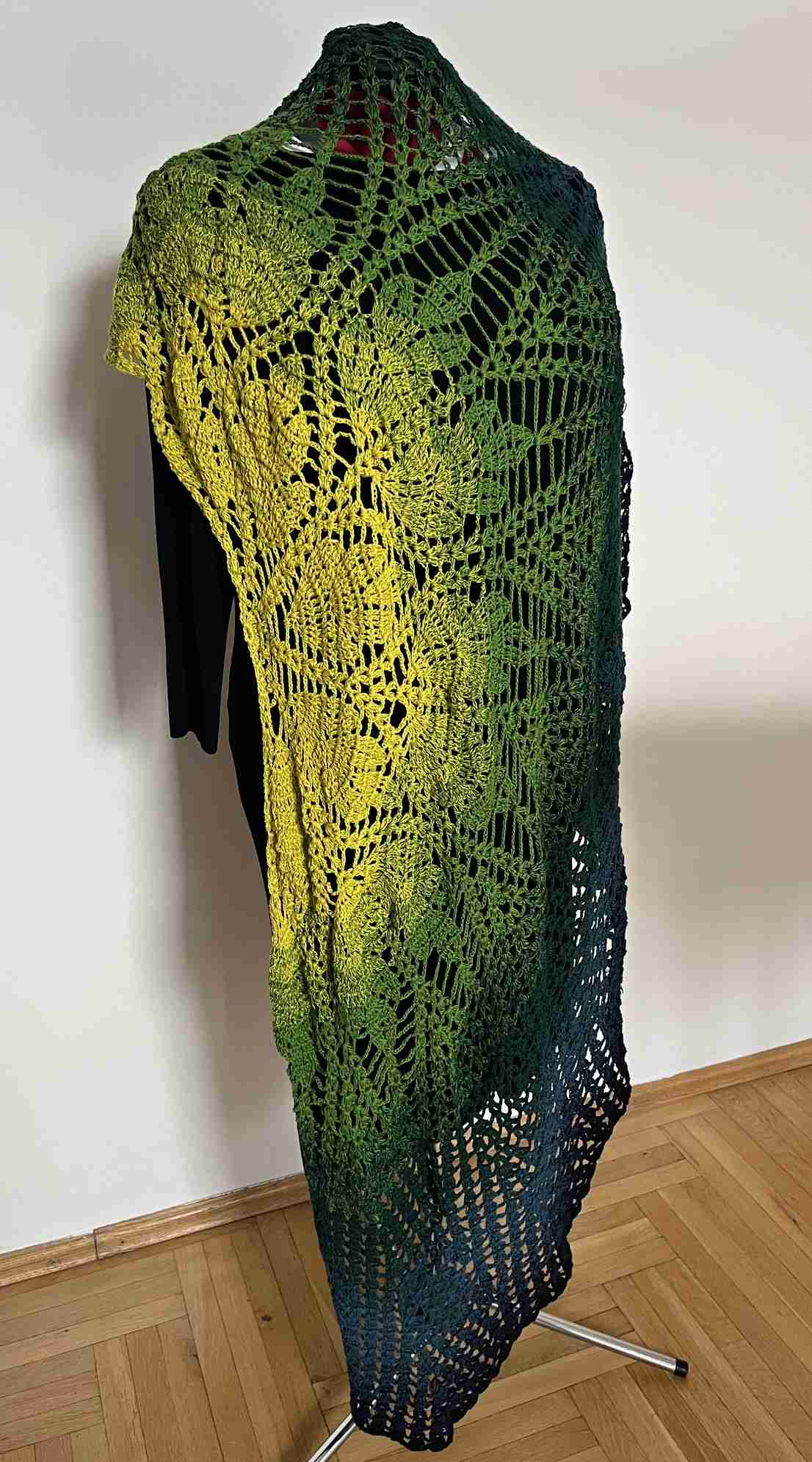 Háčkovaný šátek zeleno modrý