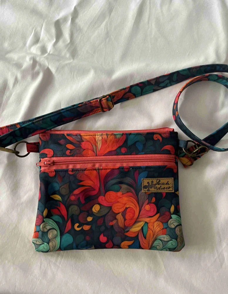 Malá kabelka crossbody "Maličká" barevný vřes