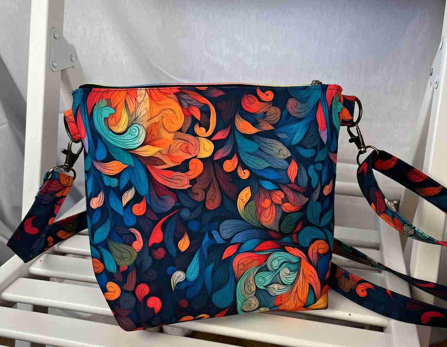 Malá kabelka crossbody "Maličká" barevný vřes širší