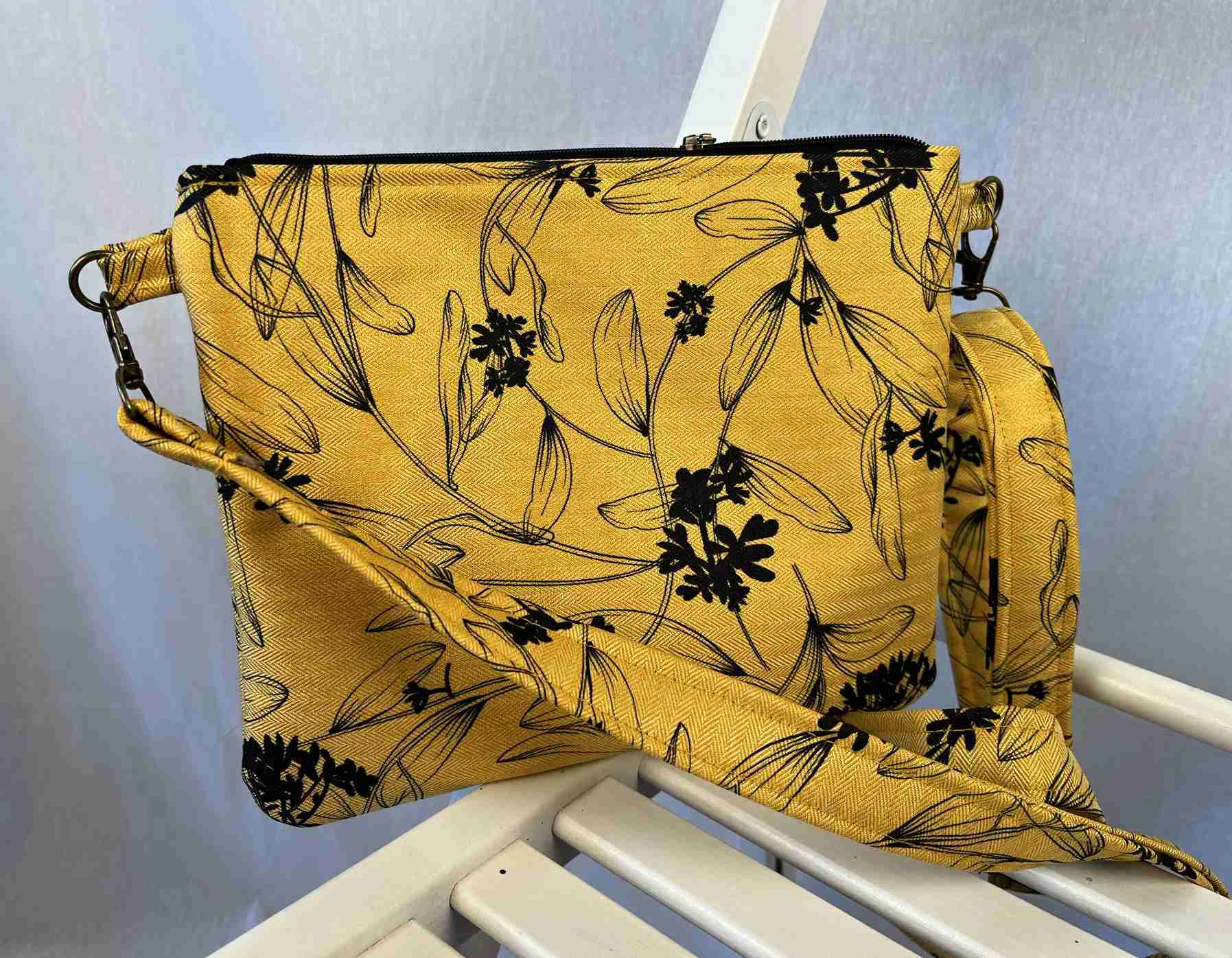 Malá kabelka crossbody "Maličká" žlutá s květy kmínu
