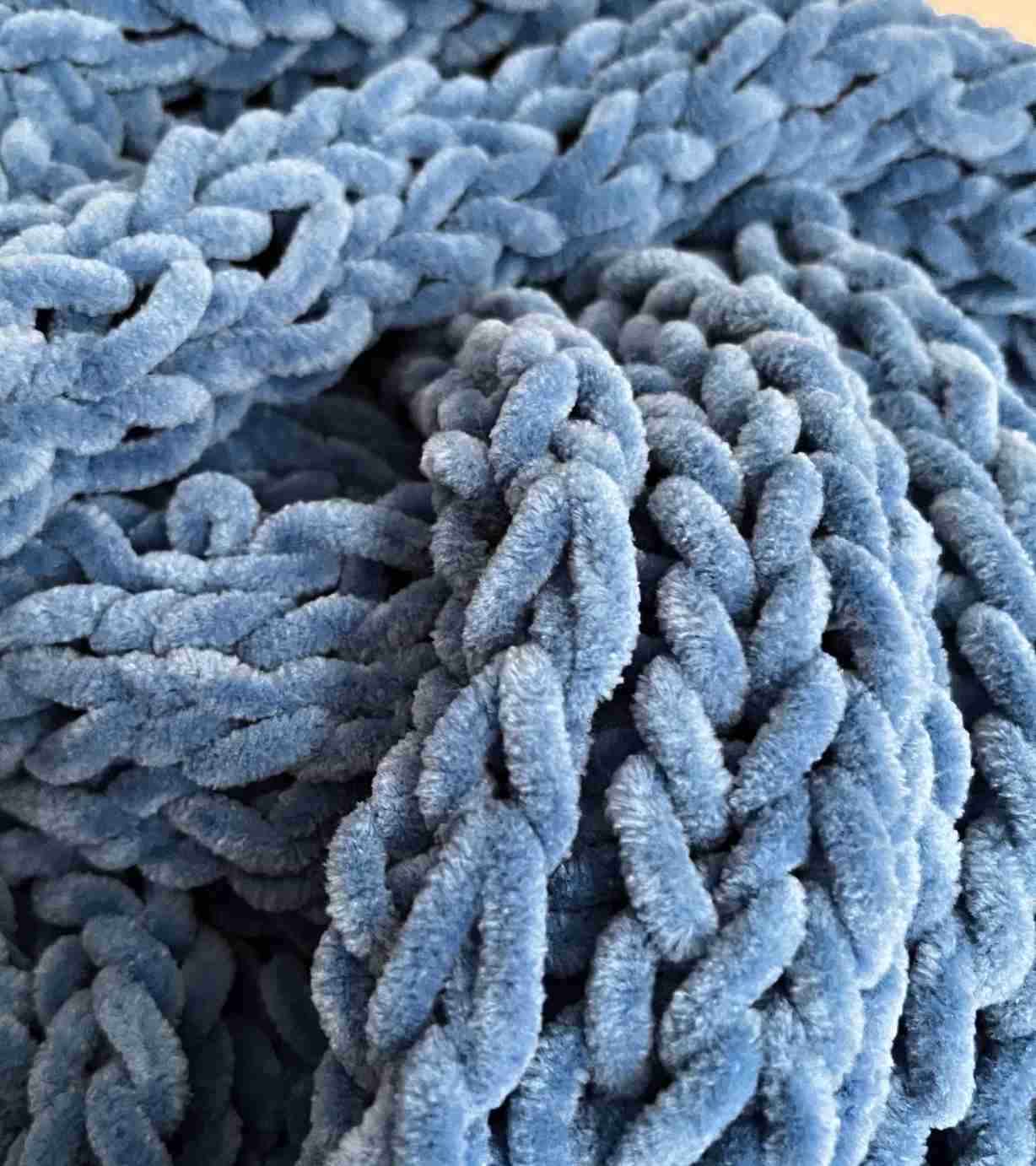 Nákrčník středně modrý