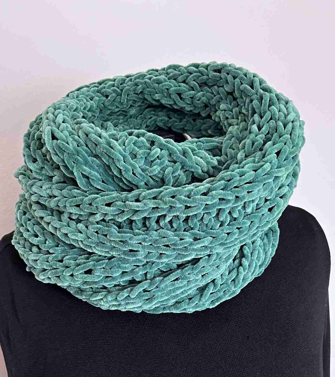 Nákrčník pletený tmavě zelený