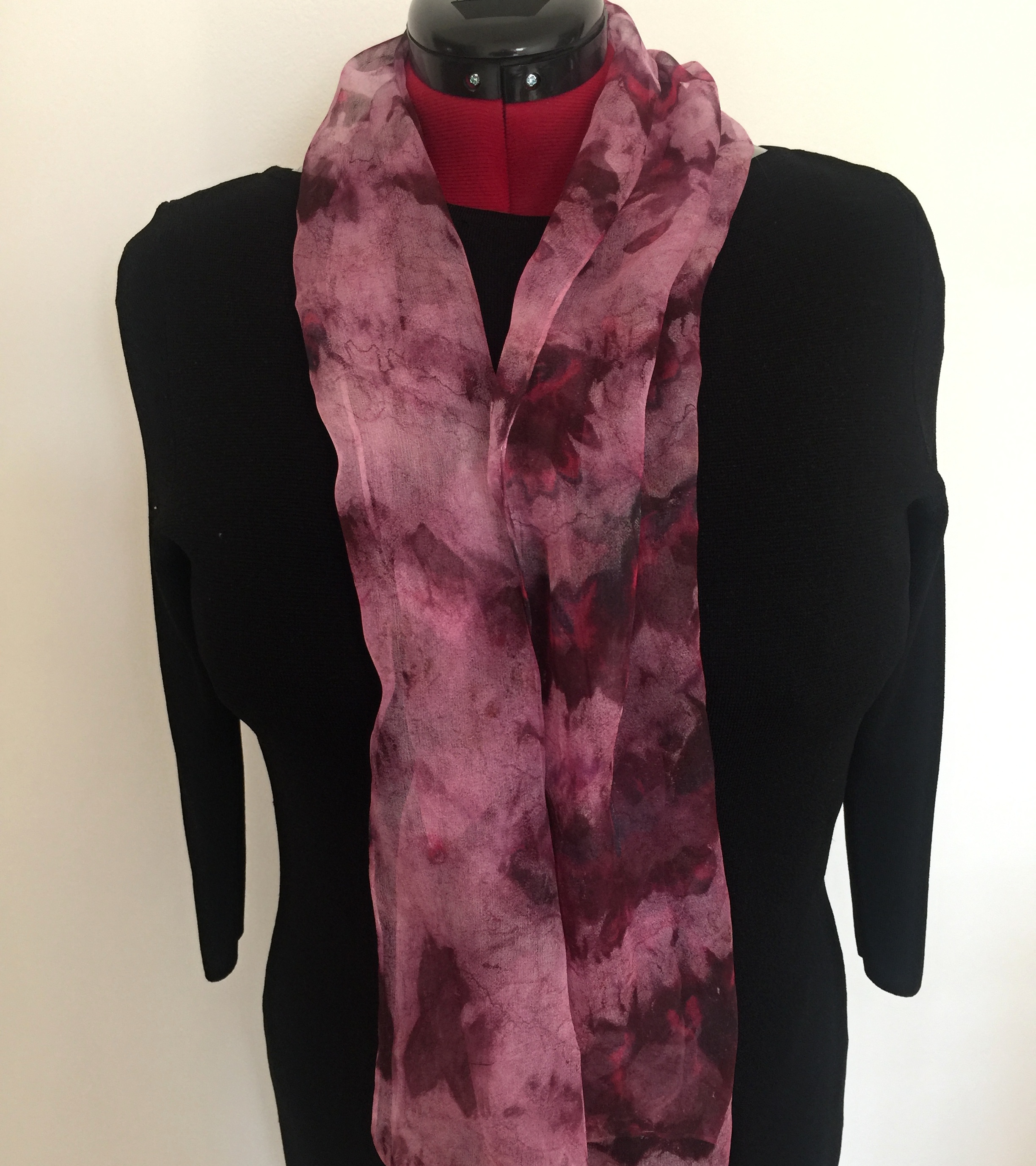 Hedvábný šál bordó batika