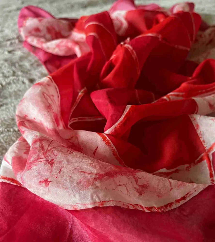 Hedvábný šátek červený Ornament