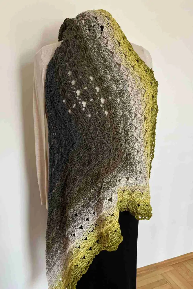 Háčkovaný šátek žlutozelená béžová tmavá