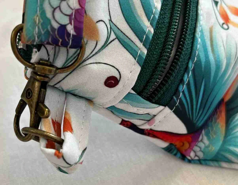 Malá kabelka crossbody "Maličká" ptáčci se zeleným zipem