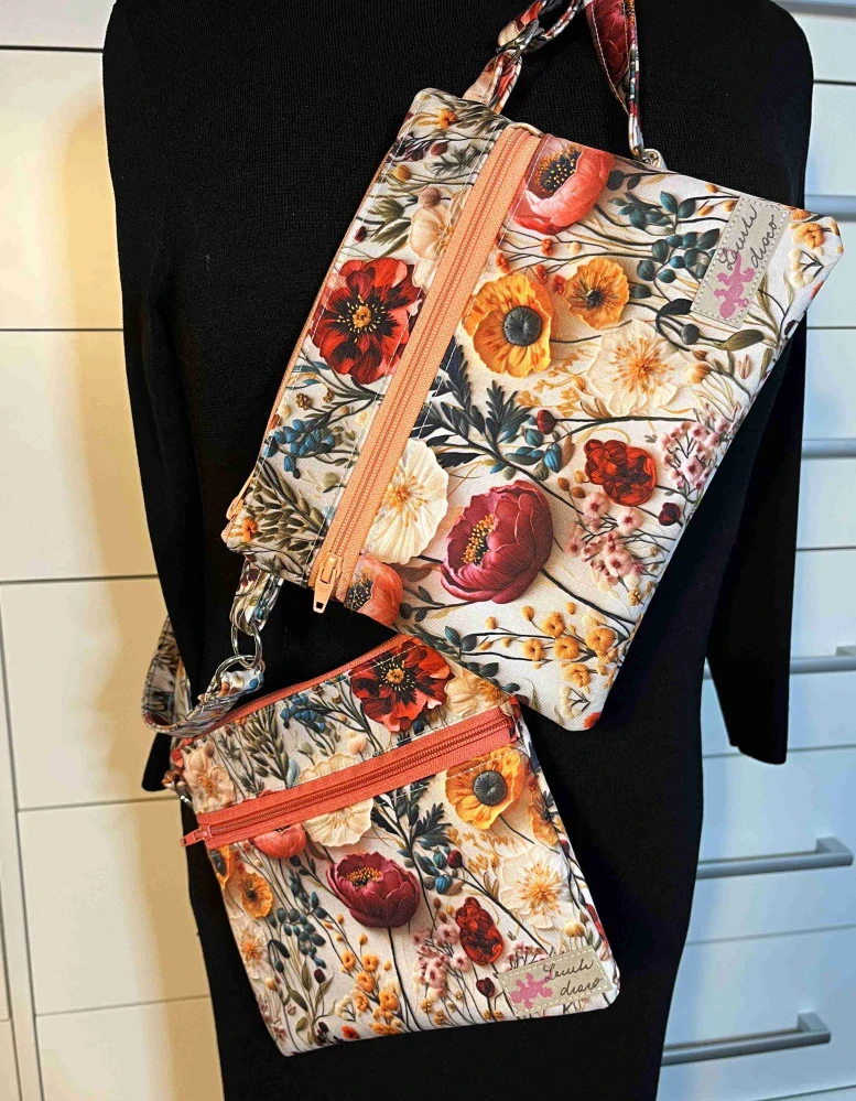 Malá kabelka crossbody "Maličká" barevné květy