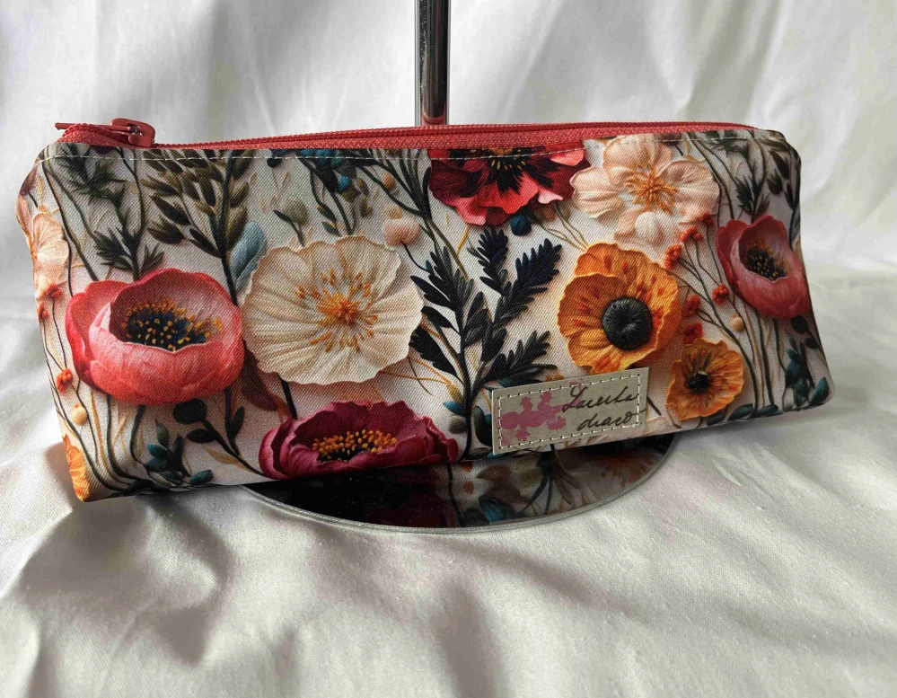 penálek na tužky barevné květy růžový zip