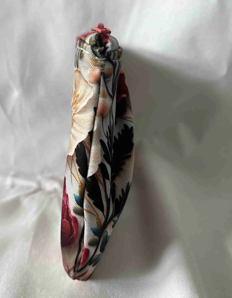 pouzdro se sklady květy