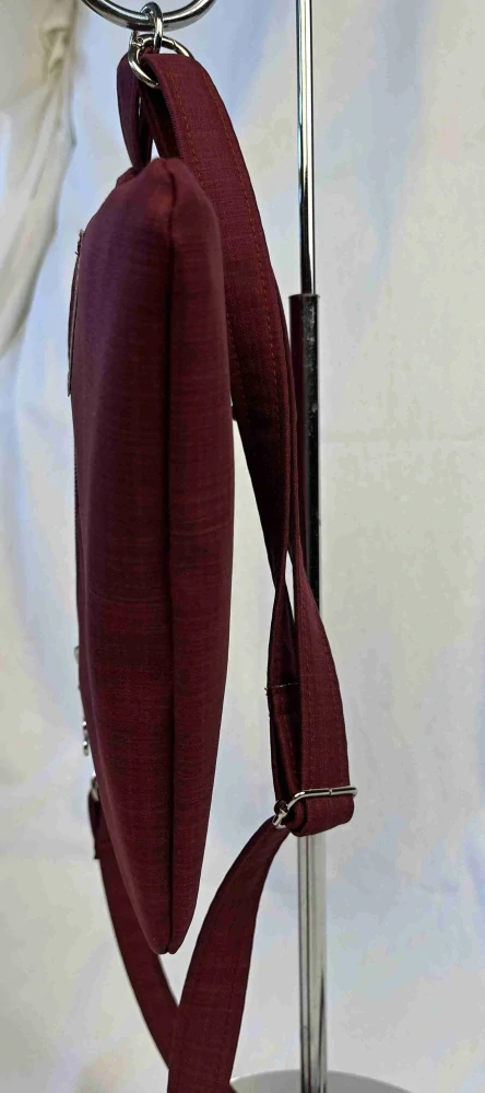 Malá kabelka crossbody "Maličká" tmavá purpurová