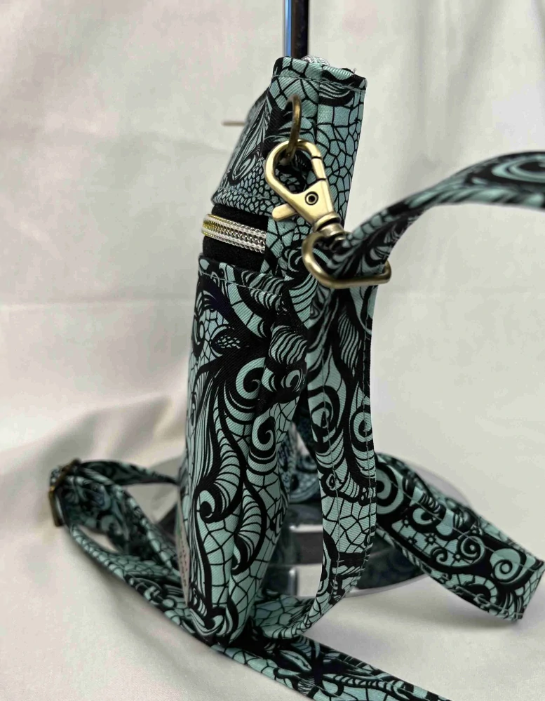 Malá kabelka crossbody "Maličká" černá krajka na mintovém podkladu