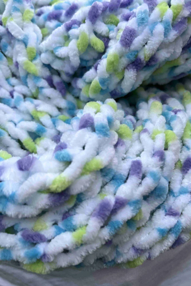 šála pletená bíla s tyrkysovou, fialovou, zelenou