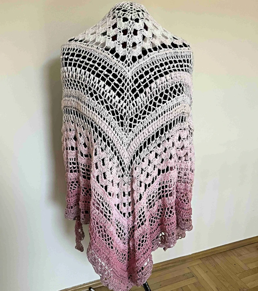 Háčkovaný šátek bílá, světlá růžová, růžová, terakota, studené odstíny 