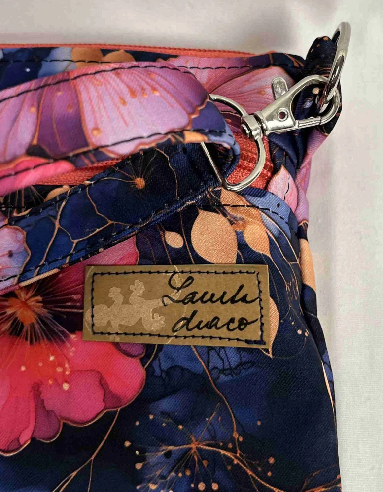 Malá kabelka crossbody barevné květy