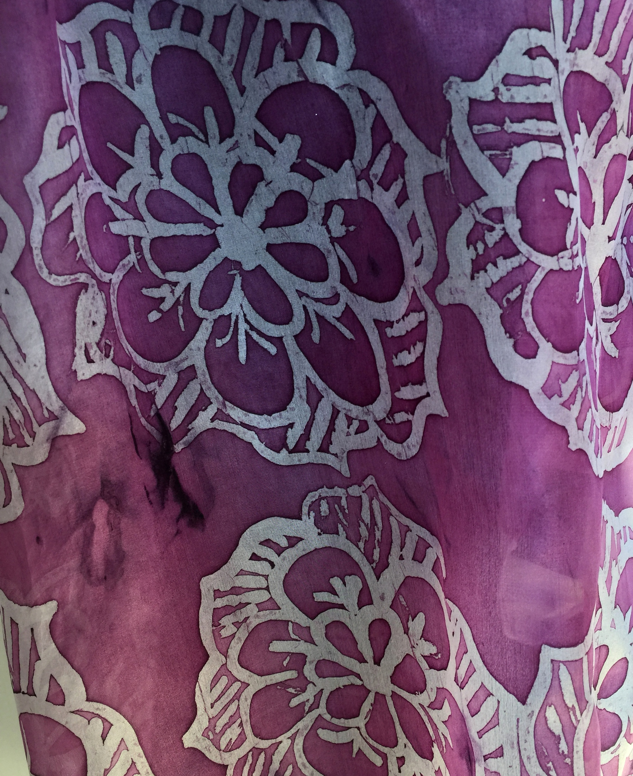 Hedvábná šála bodo s purpurovou