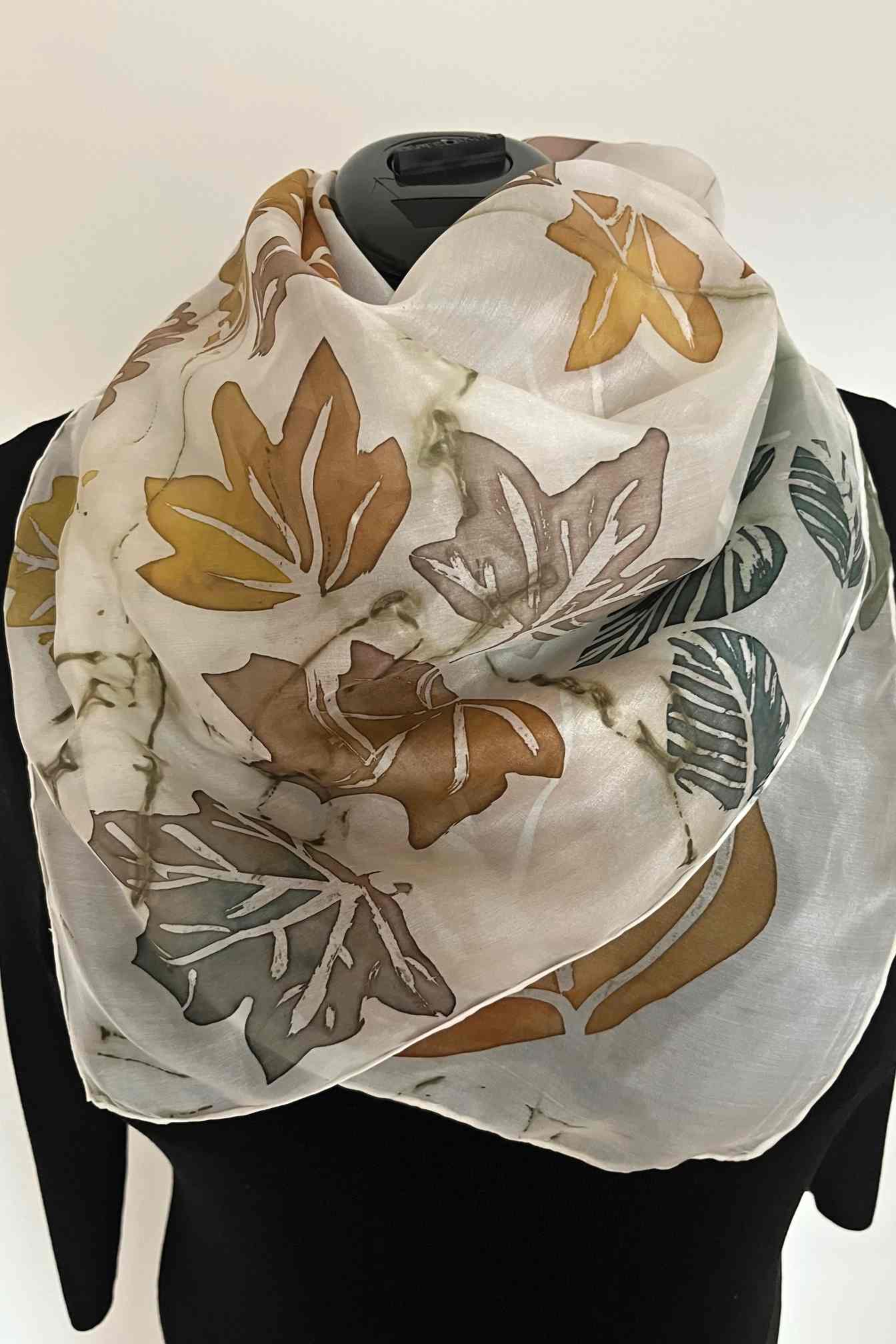 Hedvábný šátek podzimní listy