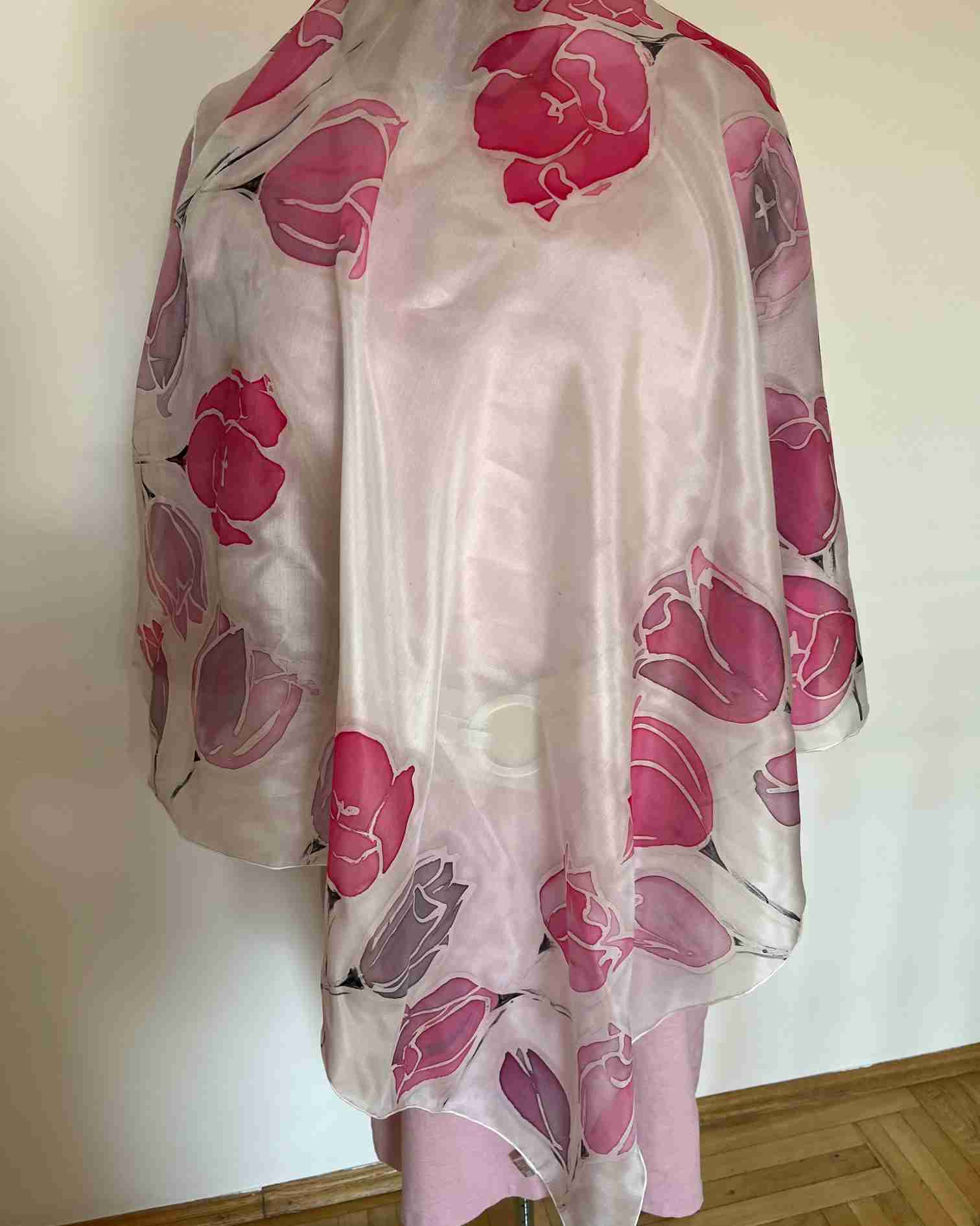 Šátek tulipány v růžové a šedé