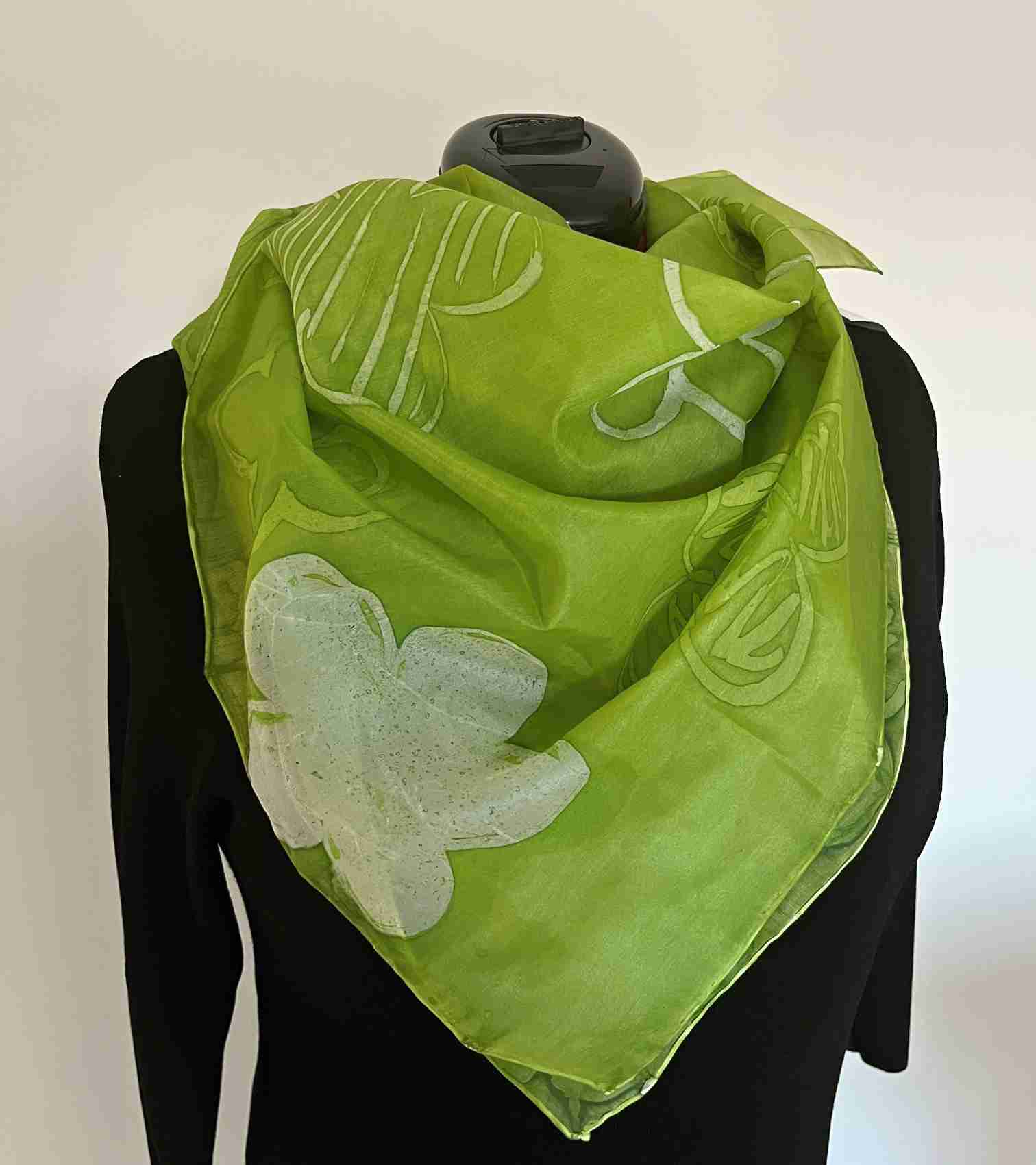 Hedvábný šátek jarní zelená