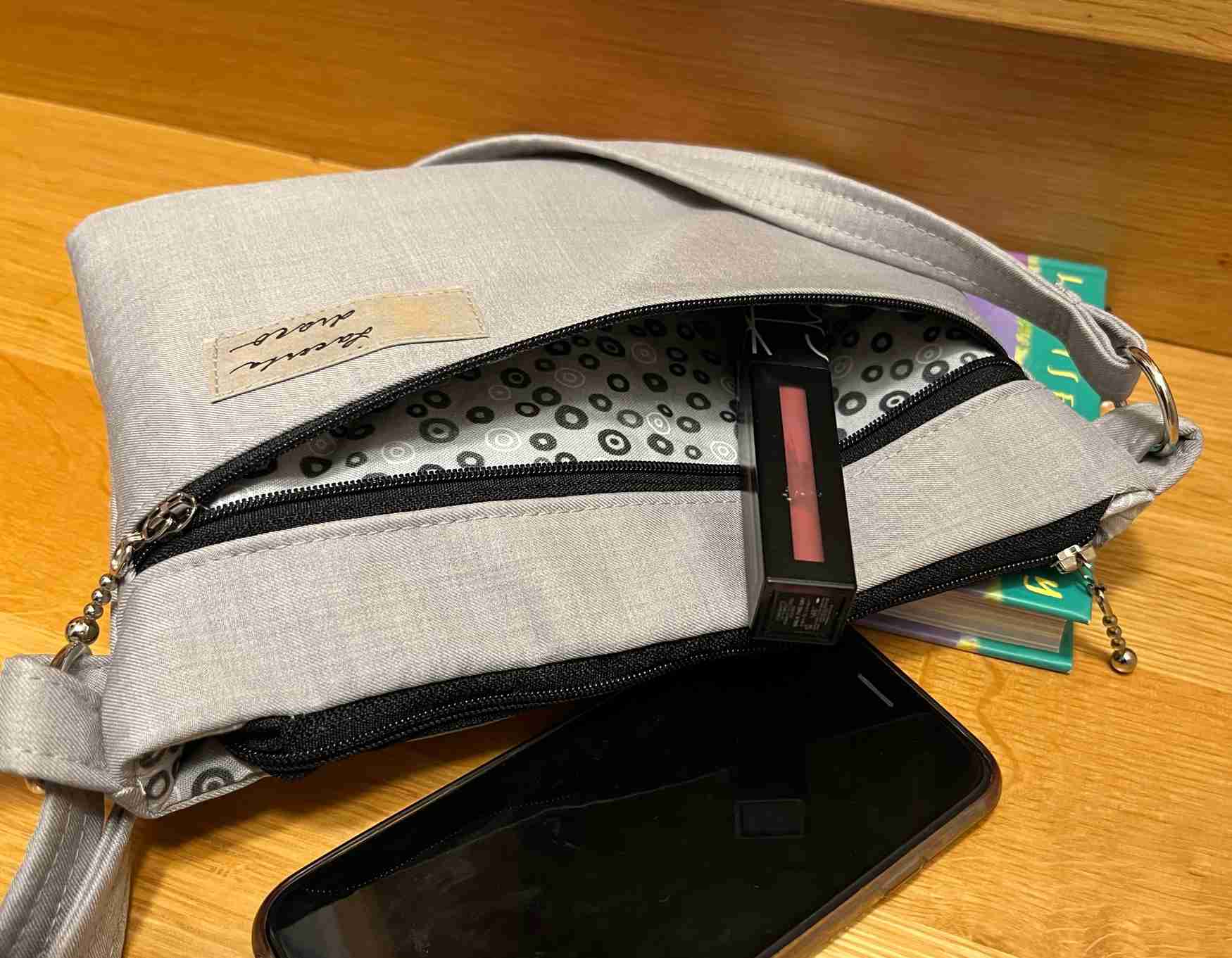 Maličká crossbody taška světle šedá