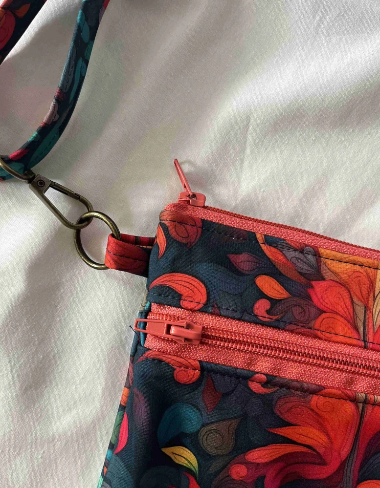 Malá kabelka crossbody "Maličká" barevný vřes