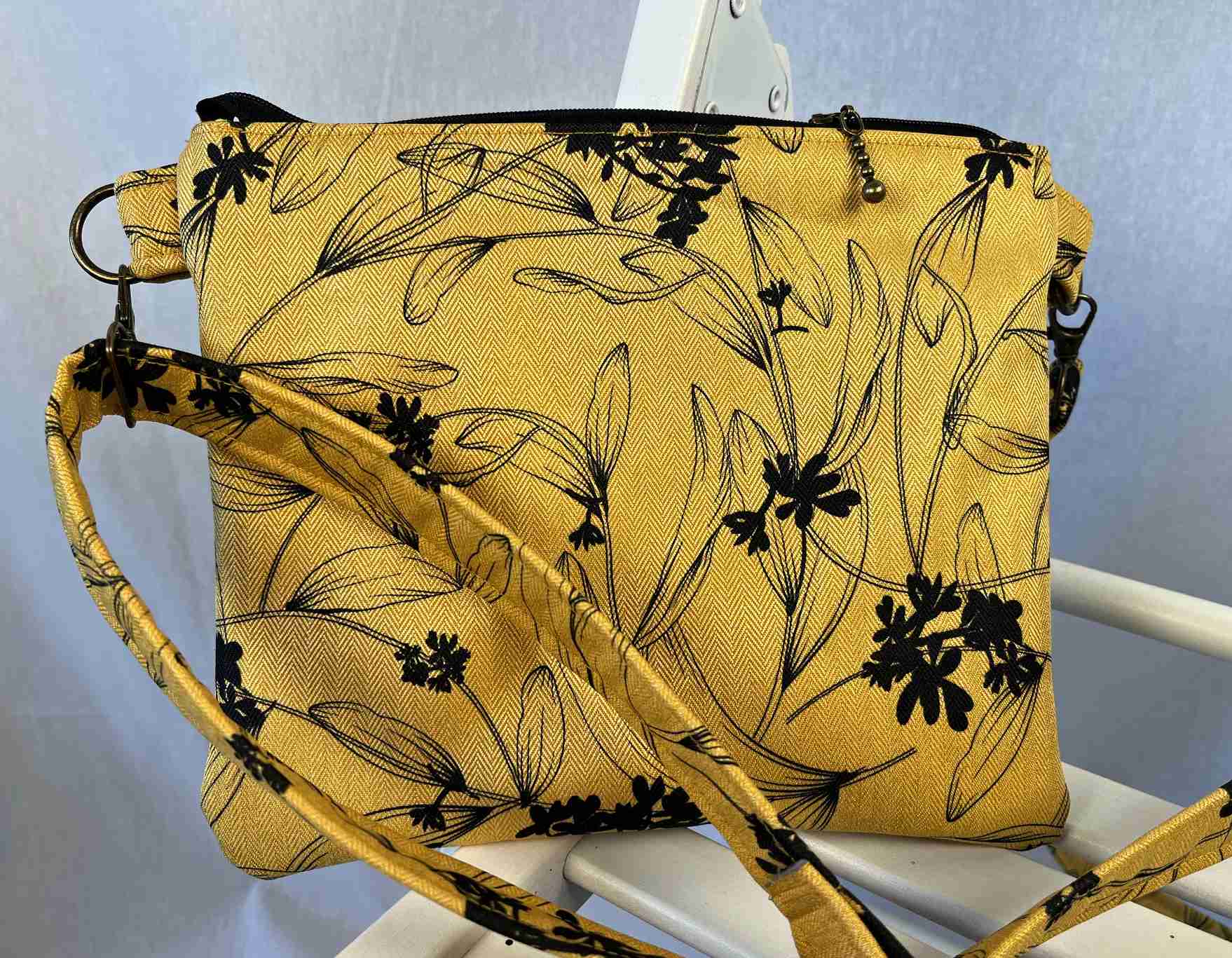 Malá kabelka crossbody "Maličká" žlutá