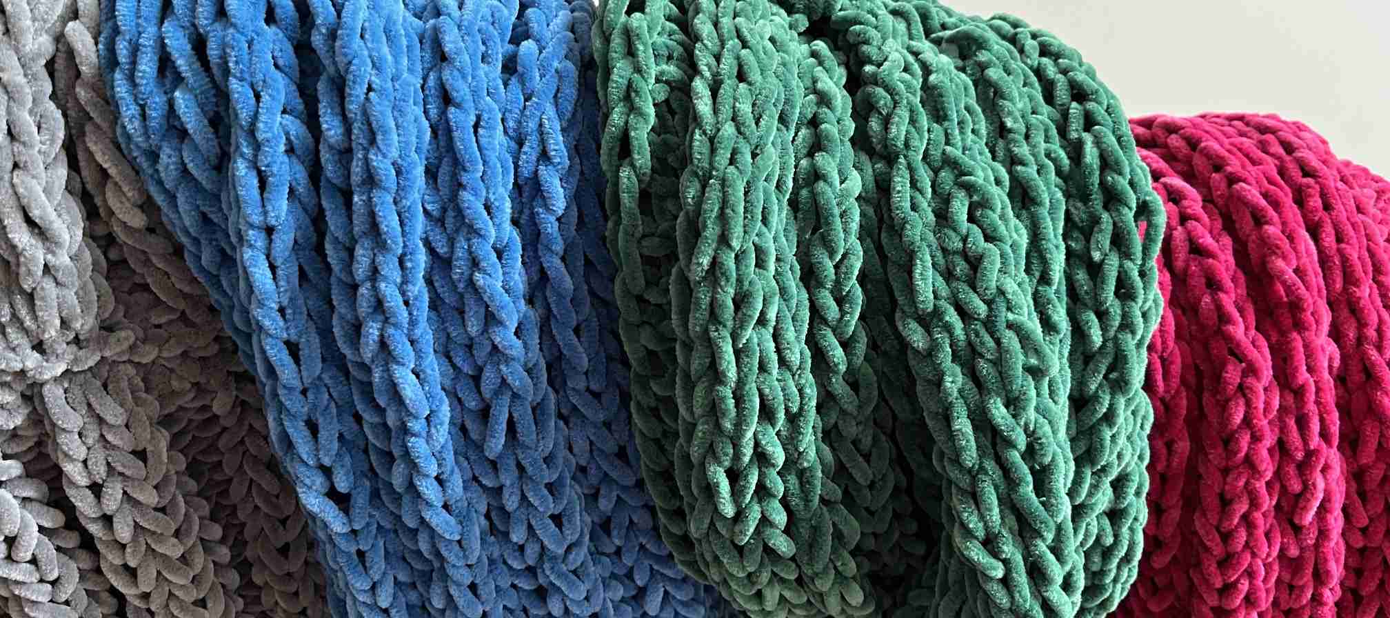 Nákrčník pletený tmavě zelený