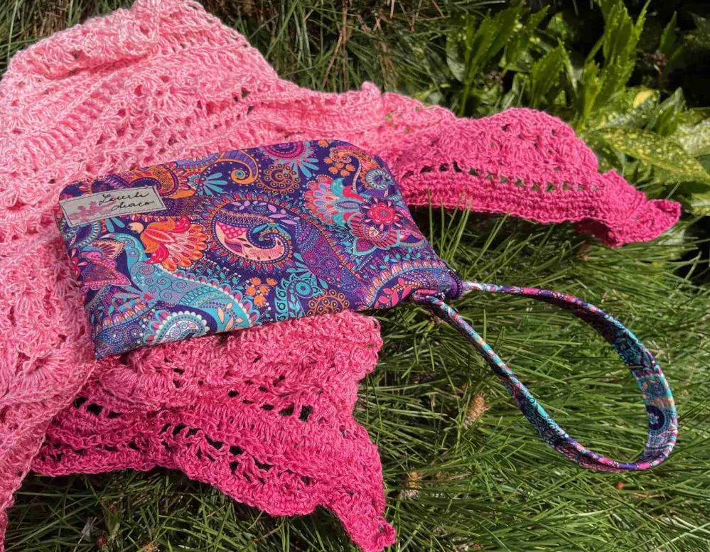 Pouzdro Barbucha fialová Paisley