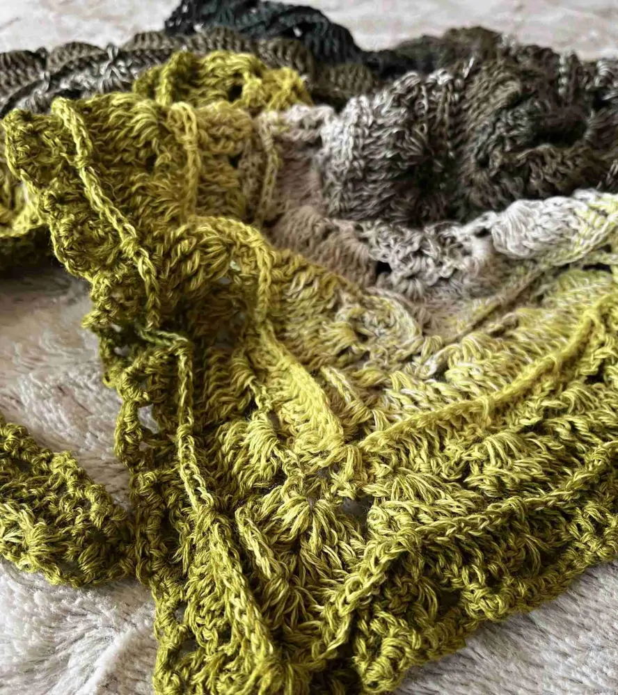 Háčkovaný šátek žlutozelená béžová tmavá