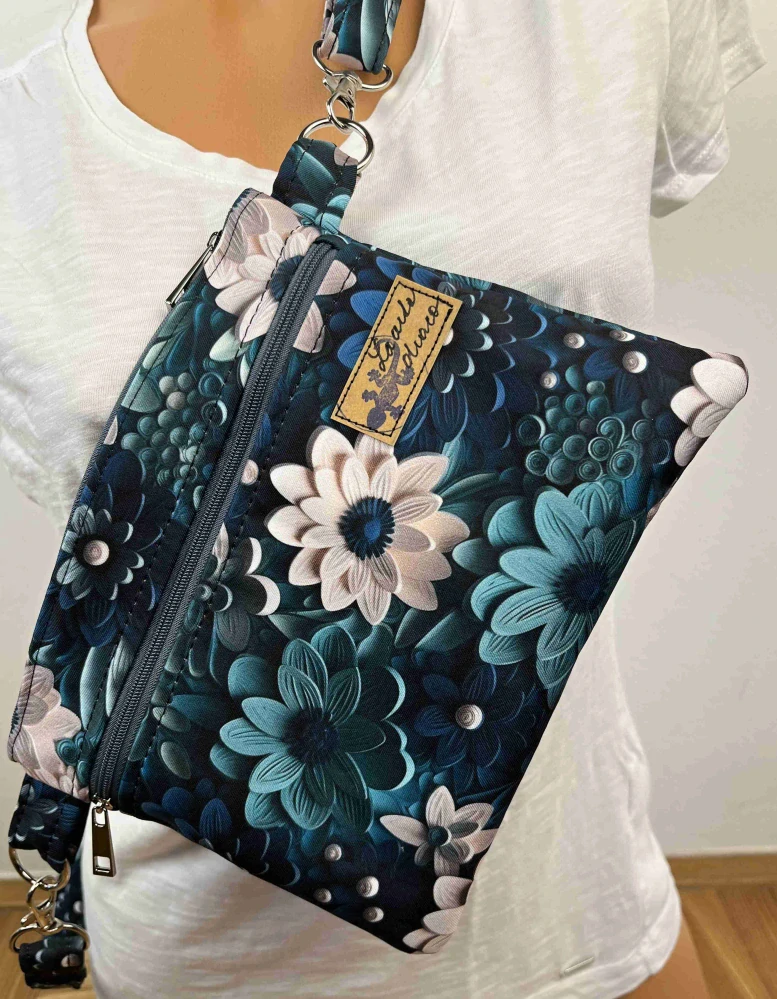 Malá kabelka crossbody  3d květy modré